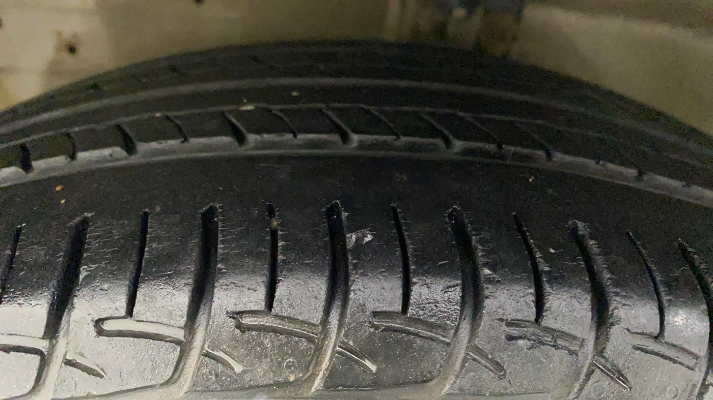 2014 Maruti Ertiga VXI, Petrol, Manual, 43,894 km, Left Front Tyre Tread