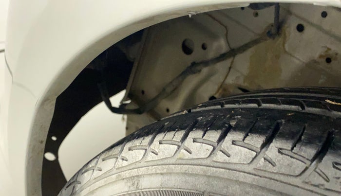 2014 Maruti Ertiga VXI, Petrol, Manual, 43,894 km, Left fender - Lining missing