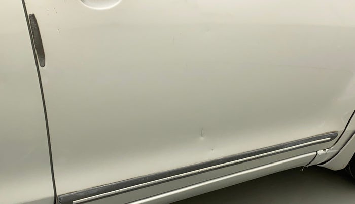 2014 Maruti Ertiga VXI, Petrol, Manual, 43,894 km, Driver-side door - Minor scratches