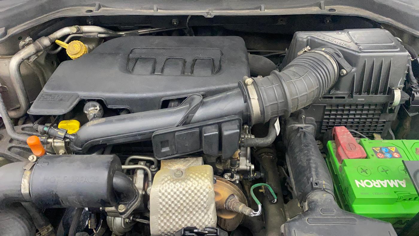2019 Mahindra XUV300 W4 1.2 PETROL, Petrol, Manual, 76,449 km, Engine View