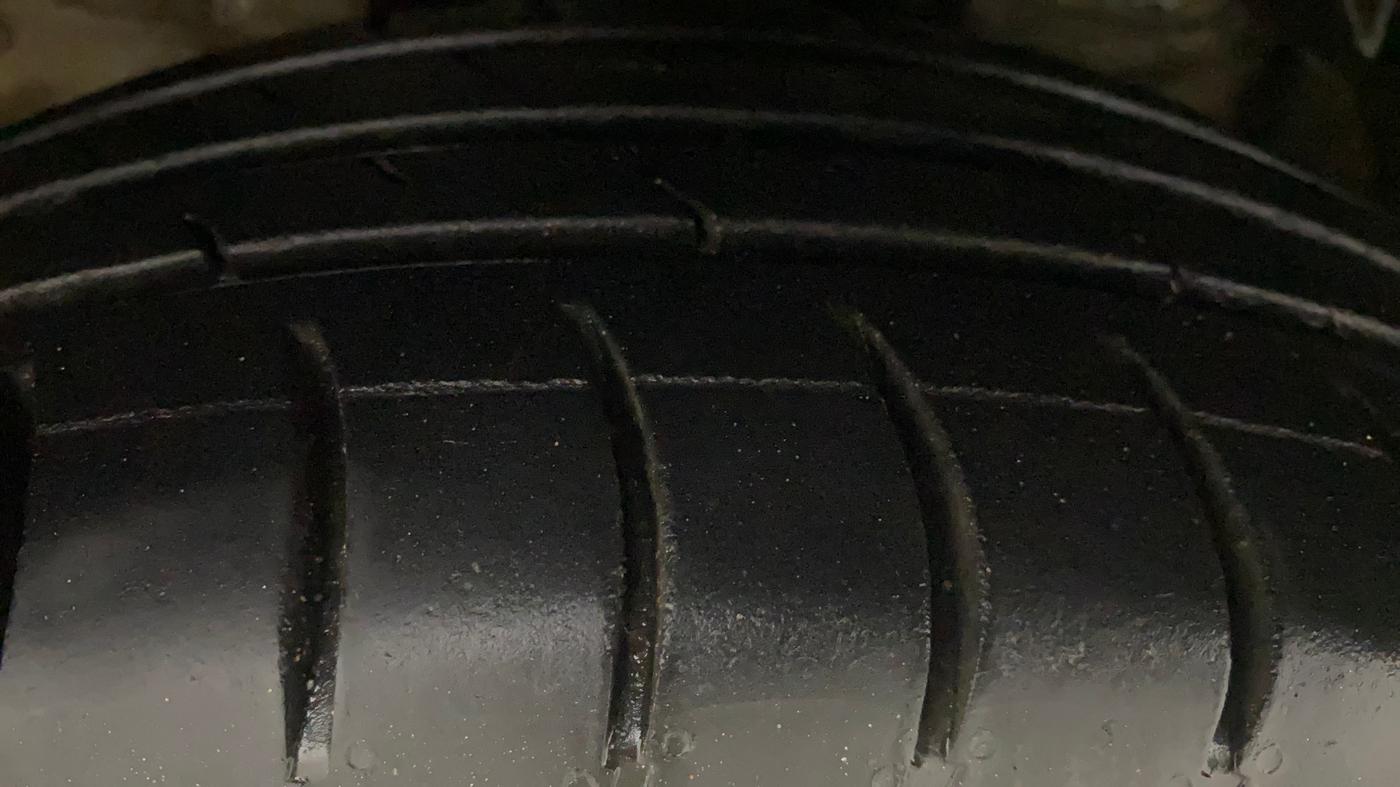 2019 Mahindra XUV300 W4 1.2 PETROL, Petrol, Manual, 76,449 km, Left Front Tyre Tread
