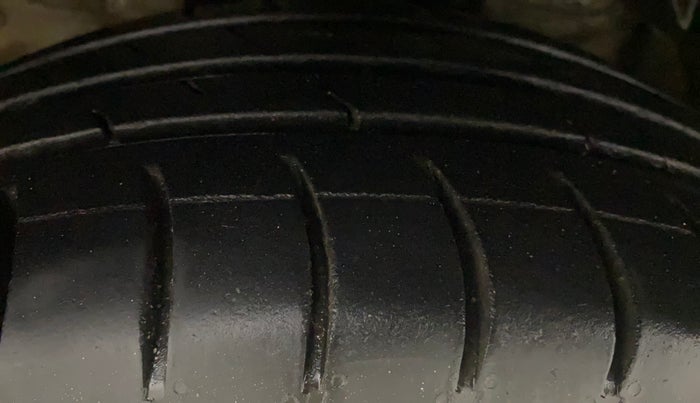 2019 Mahindra XUV300 W4 1.2 PETROL, Petrol, Manual, 75,257 km, Left Front Tyre Tread