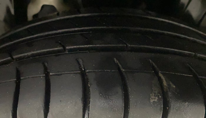 2019 Mahindra XUV300 W4 1.2 PETROL, Petrol, Manual, 75,257 km, Left Rear Tyre Tread