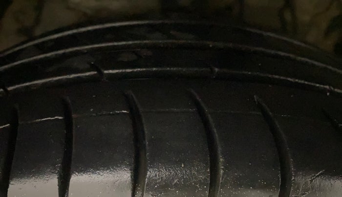 2019 Mahindra XUV300 W4 1.2 PETROL, Petrol, Manual, 75,257 km, Right Front Tyre Tread