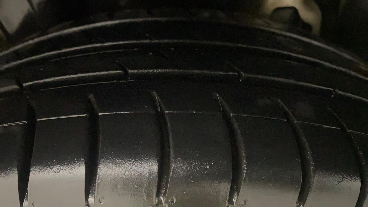 2019 Mahindra XUV300 W4 1.2 PETROL, Petrol, Manual, 76,449 km, Right Rear Tyre Tread