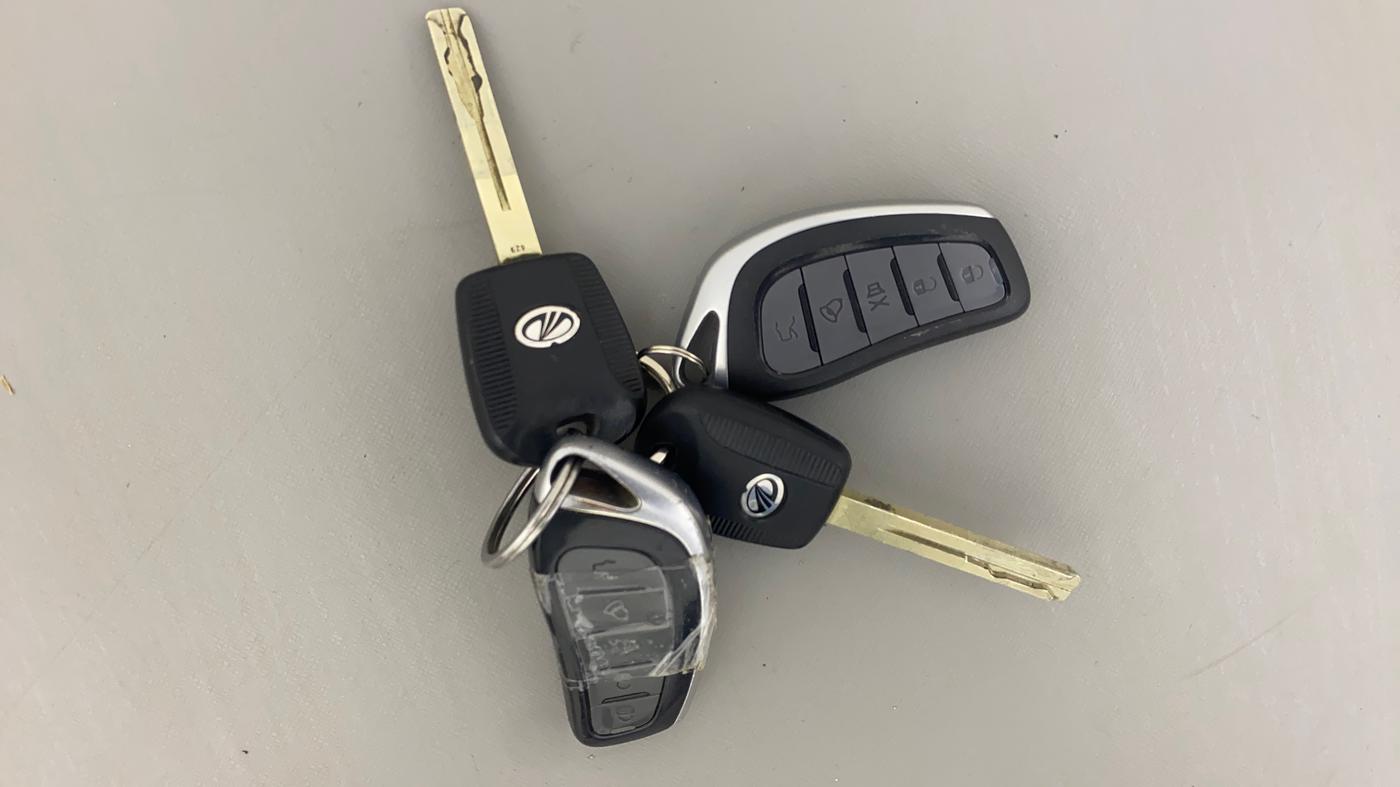 2019 Mahindra XUV300 W4 1.2 PETROL, Petrol, Manual, 76,449 km, Key Close Up