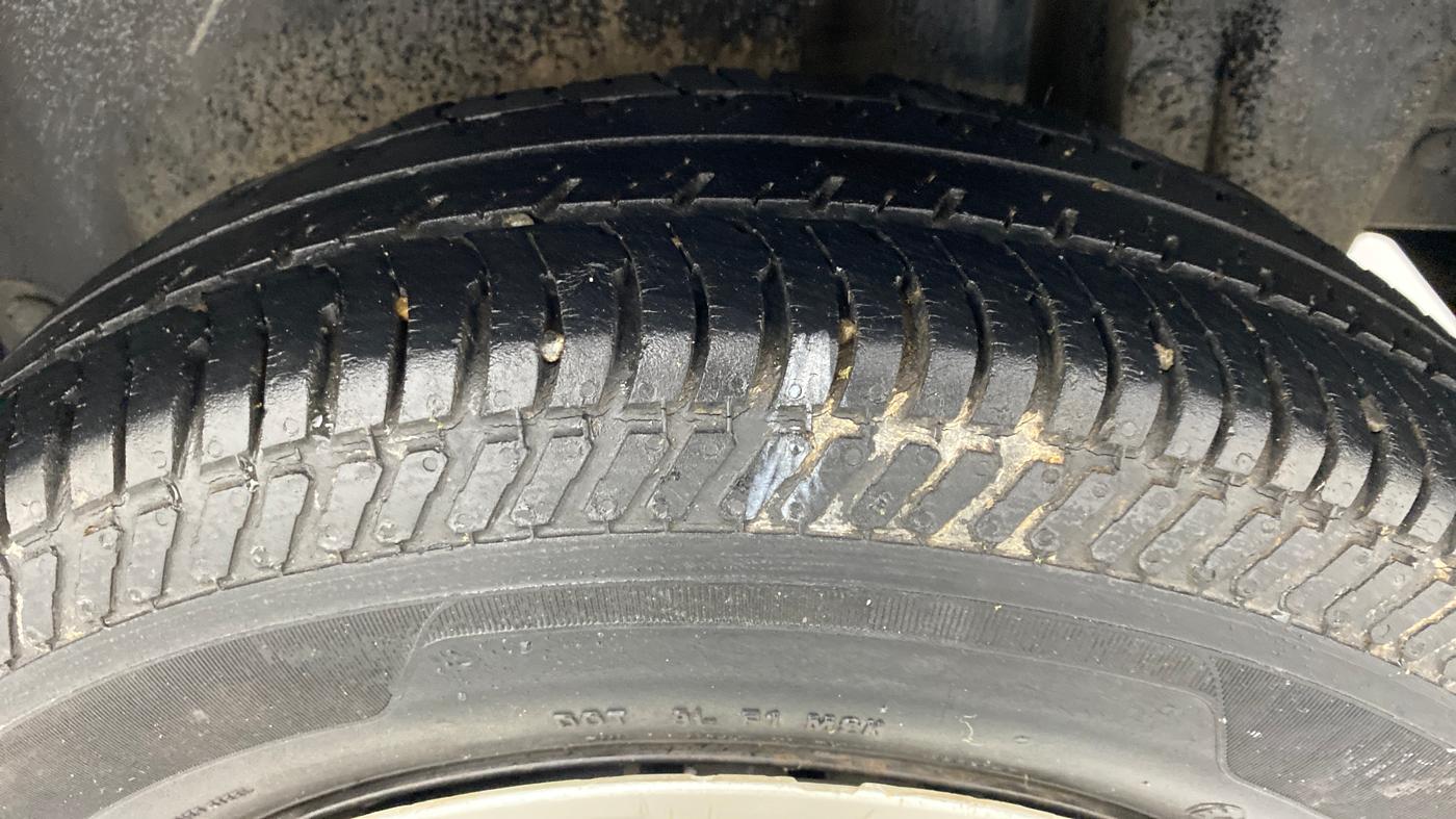 2013 Maruti Swift VXI D, Petrol, Manual, 62,488 km, Left Rear Tyre Tread