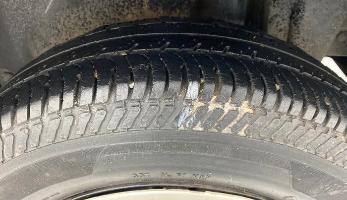 2013 Maruti Swift VXI D, Petrol, Manual, 62,488 km, Left Rear Tyre Tread