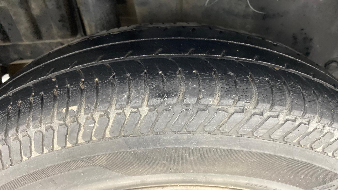 2013 Maruti Swift VXI D, Petrol, Manual, 62,488 km, Right Rear Tyre Tread