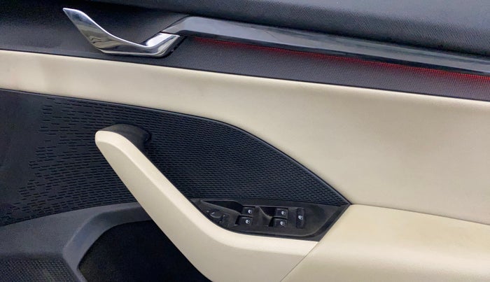 2022 Skoda Octavia STYLE 2.0, Petrol, Automatic, 47,591 km, Driver Side Door Panels Control