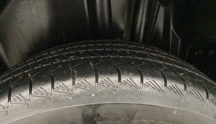 2023 Toyota URBAN CRUISER HYRYDER E NEO DRIVE, Petrol, Manual, 36,649 km, Left Rear Tyre Tread