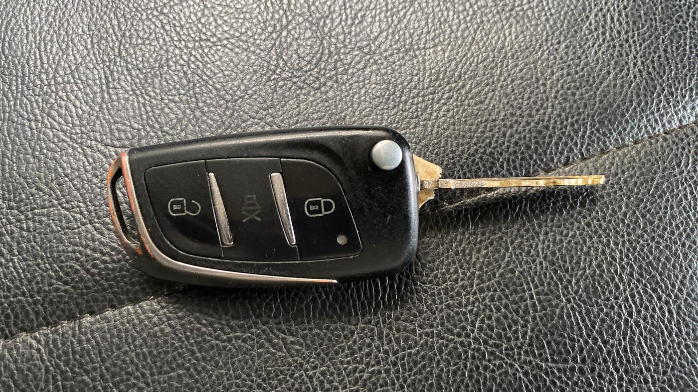 2023 KIA SONET HTE 1.2, Petrol, Manual, 61,766 km, Key Close Up