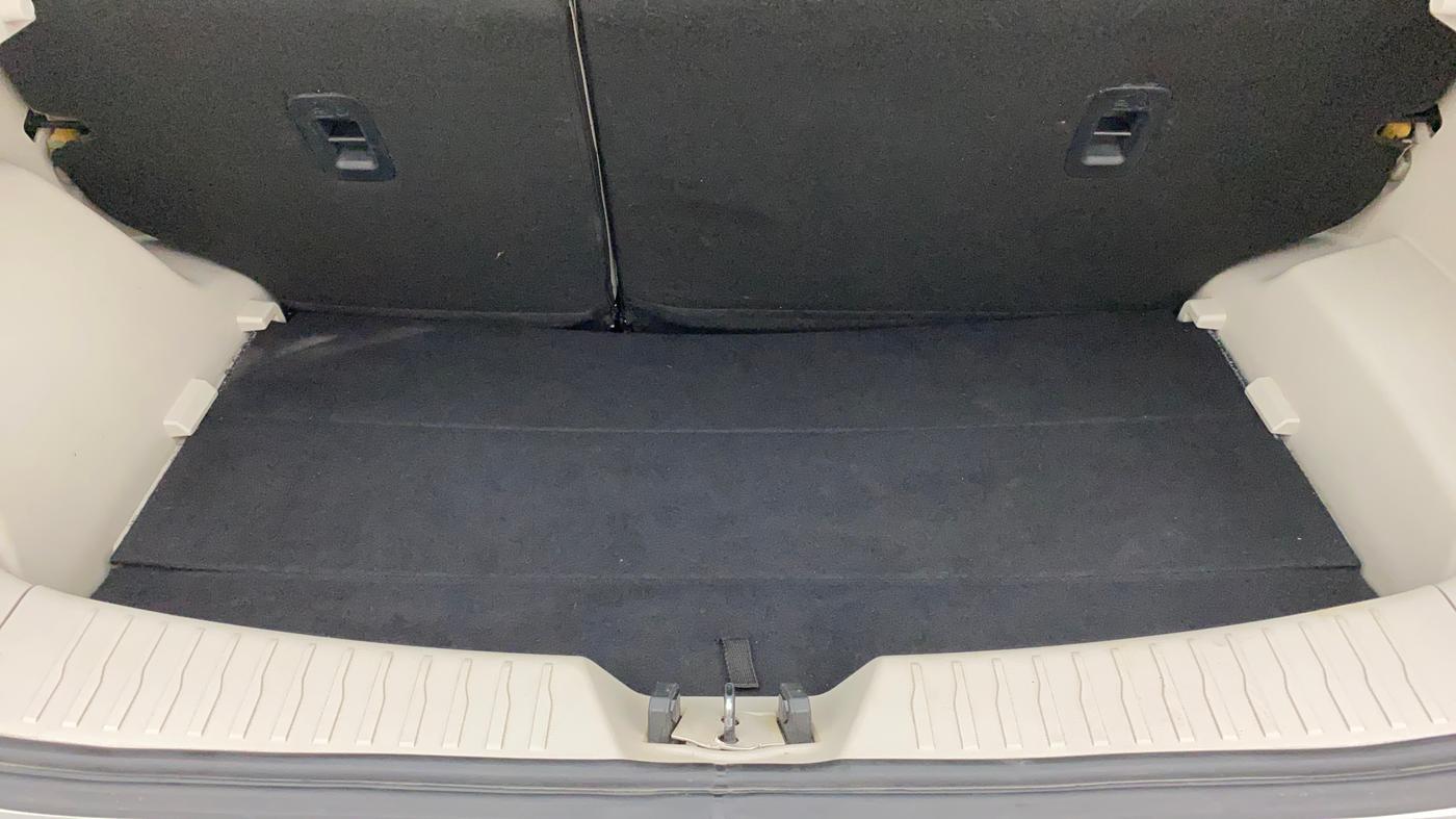 2019 Mahindra XUV300 W6 1.2 PETROL, Petrol, Manual, 42,731 km, Boot Inside