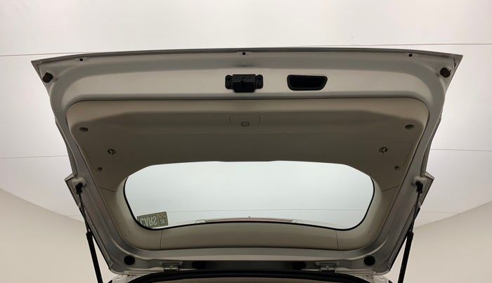 2019 Mahindra XUV300 W6 1.2 PETROL, Petrol, Manual, 42,731 km, Boot Door Open