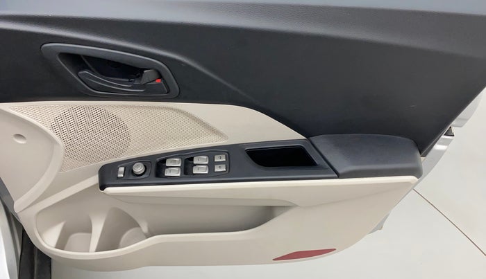 2019 Mahindra XUV300 W6 1.2 PETROL, Petrol, Manual, 42,731 km, Driver Side Door Panels Control