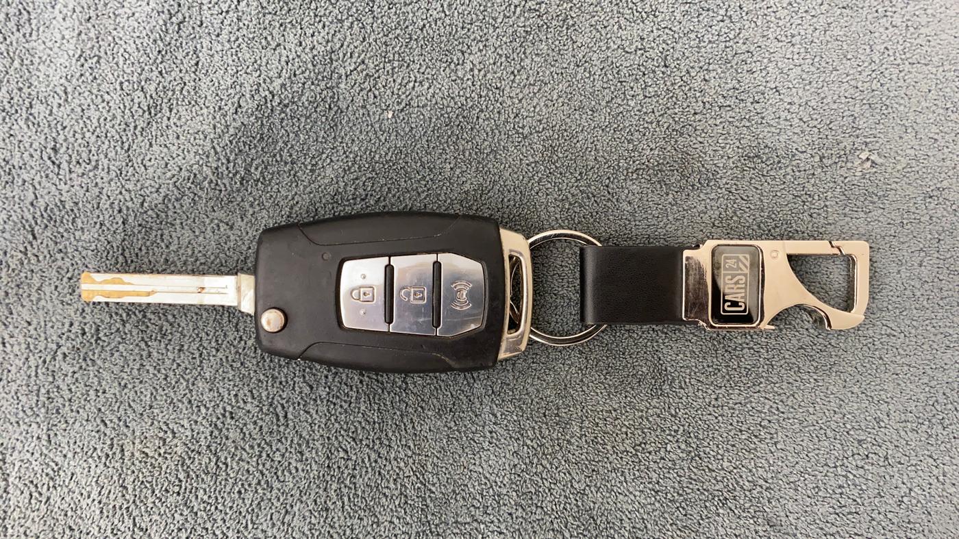 2019 Mahindra XUV300 W6 1.2 PETROL, Petrol, Manual, 42,731 km, Key Close Up