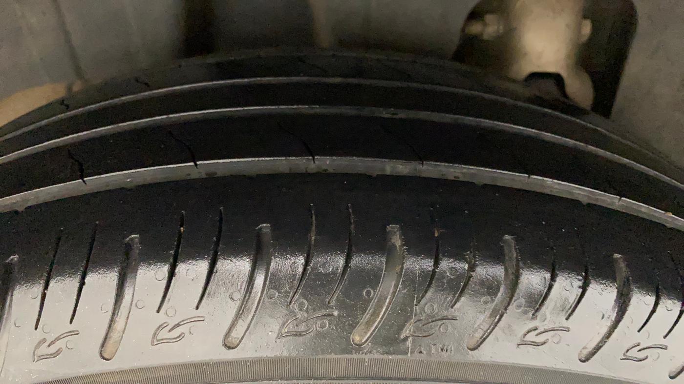 2019 Mahindra XUV300 W6 1.2 PETROL, Petrol, Manual, 42,731 km, Right Rear Tyre Tread