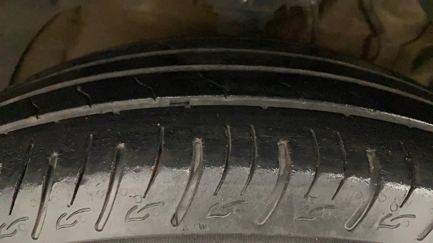 2019 Mahindra XUV300 W6 1.2 PETROL, Petrol, Manual, 42,731 km, Right Front Tyre Tread