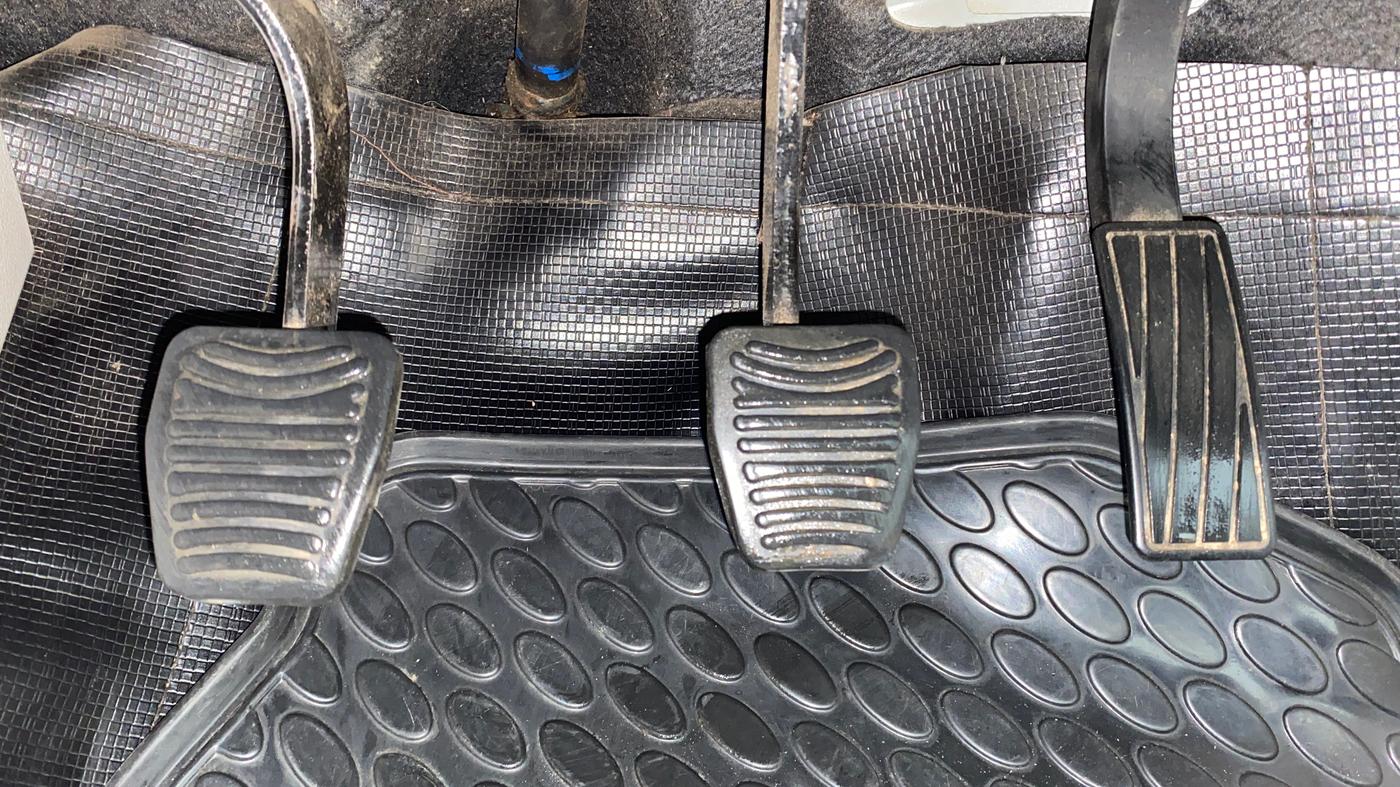 2019 Mahindra XUV300 W6 1.2 PETROL, Petrol, Manual, 42,731 km, Pedals