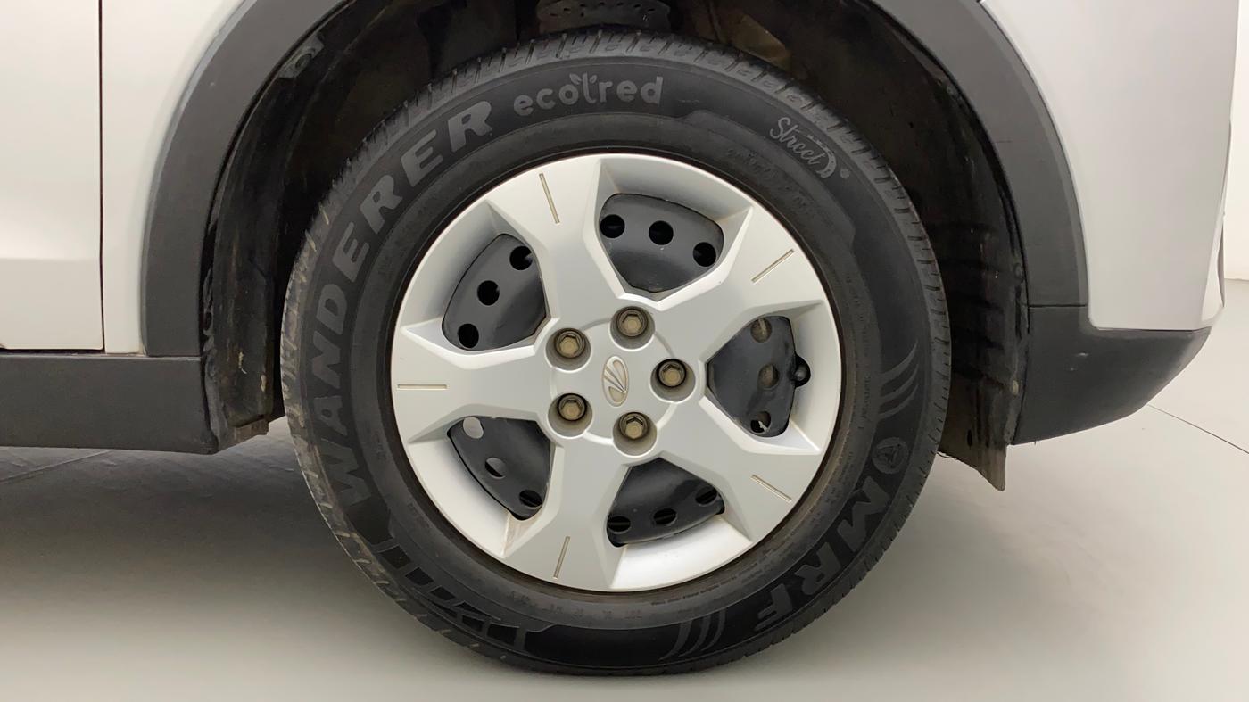 2019 Mahindra XUV300 W6 1.2 PETROL, Petrol, Manual, 42,731 km, Right Front Wheel