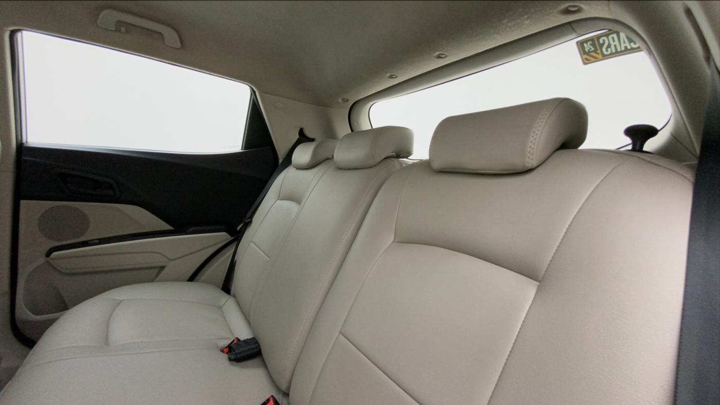 2019 Mahindra XUV300 W6 1.2 PETROL, Petrol, Manual, 42,731 km, Right Side Rear Door Cabin