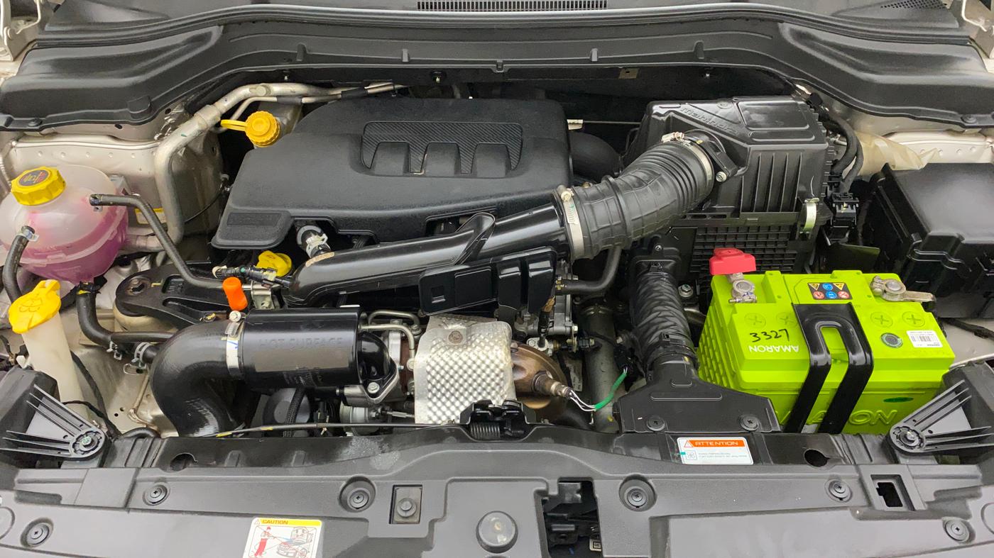 2019 Mahindra XUV300 W6 1.2 PETROL, Petrol, Manual, 42,731 km, Open Bonet
