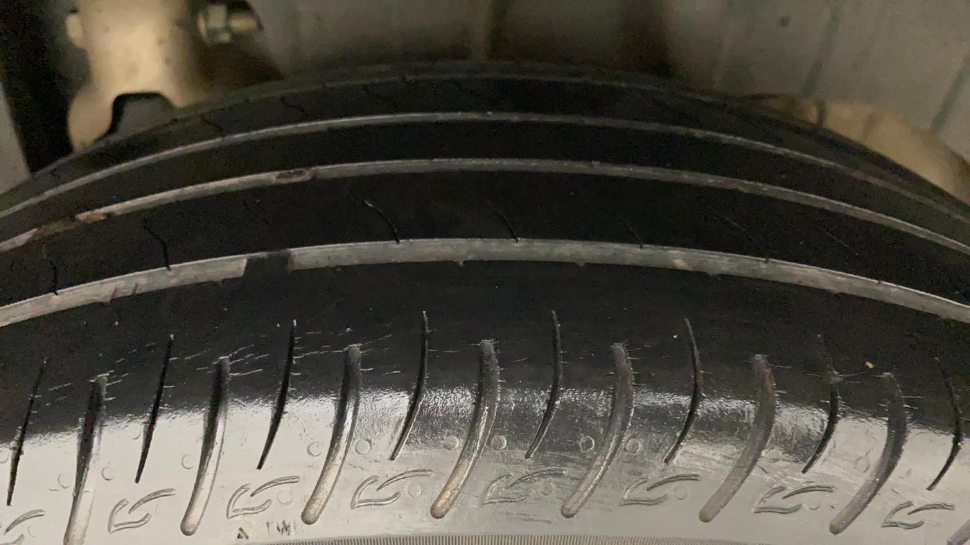 2019 Mahindra XUV300 W6 1.2 PETROL, Petrol, Manual, 42,731 km, Left Rear Tyre Tread