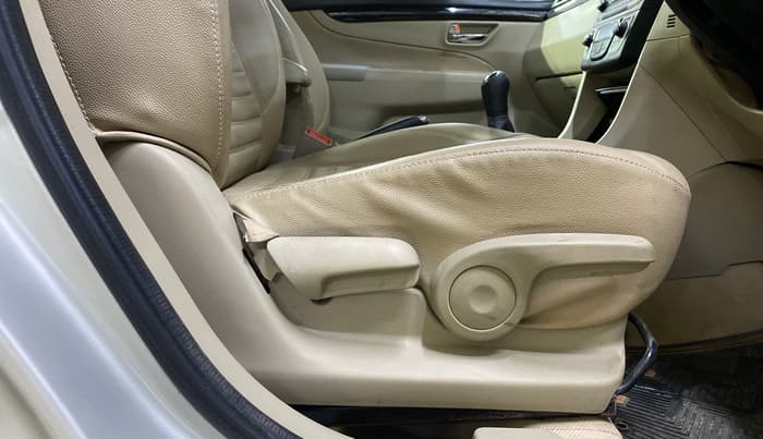 2018 Maruti Ciaz DELTA 1.4 MT PETROL, Petrol, Manual, 50,605 km, Driver Side Adjustment Panel