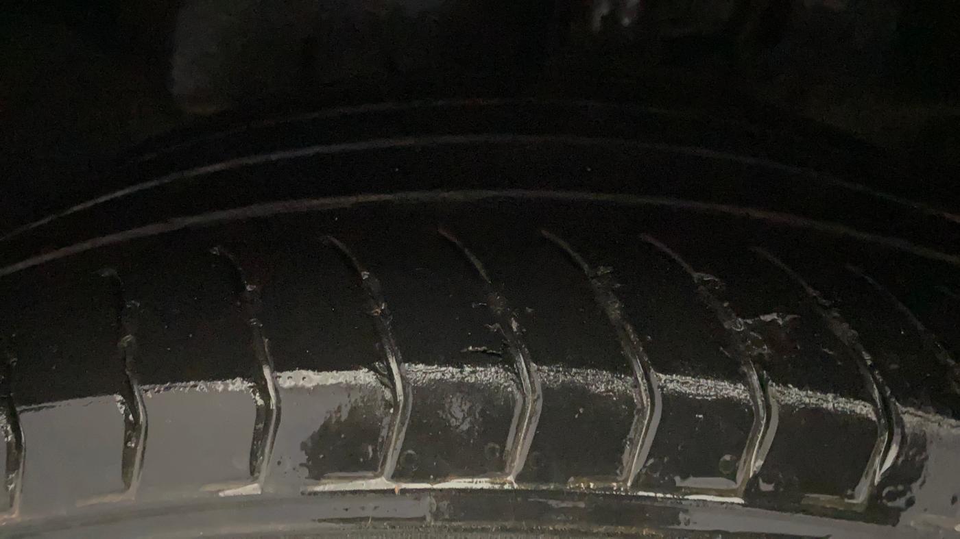 2017 Ford Ecosport TITANIUM 1.5L PETROL AT, Petrol, Automatic, 1,21,040 km, Left Front Tyre Tread