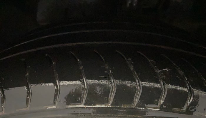 2017 Ford Ecosport TITANIUM 1.5L PETROL AT, Petrol, Automatic, 1,21,040 km, Left Front Tyre Tread