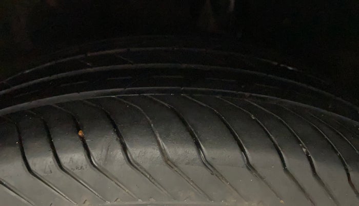 2017 Ford Ecosport TITANIUM 1.5L PETROL AT, Petrol, Automatic, 1,21,040 km, Left Rear Tyre Tread