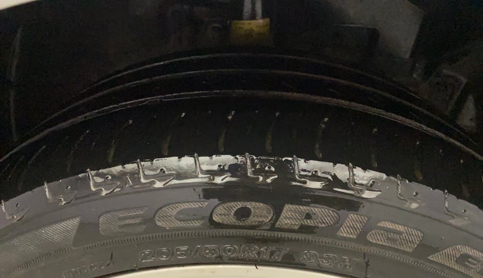 2017 Ford Ecosport TITANIUM 1.5L PETROL AT, Petrol, Automatic, 1,21,040 km, Right Front Tyre Tread