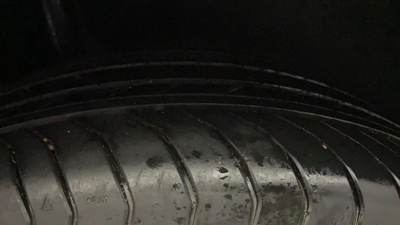 2017 Ford Ecosport TITANIUM 1.5L PETROL AT, Petrol, Automatic, 1,21,040 km, Right Rear Tyre Tread
