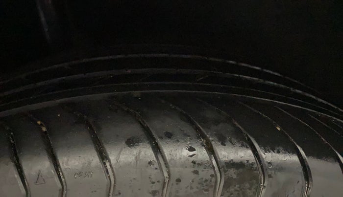 2017 Ford Ecosport TITANIUM 1.5L PETROL AT, Petrol, Automatic, 1,21,040 km, Right Rear Tyre Tread