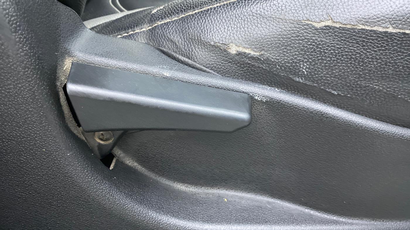 2017 Tata Tiago XT 1.2 REVOTRON, Petrol, Manual, 43,453 km, Driver Side Adjustment Panel
