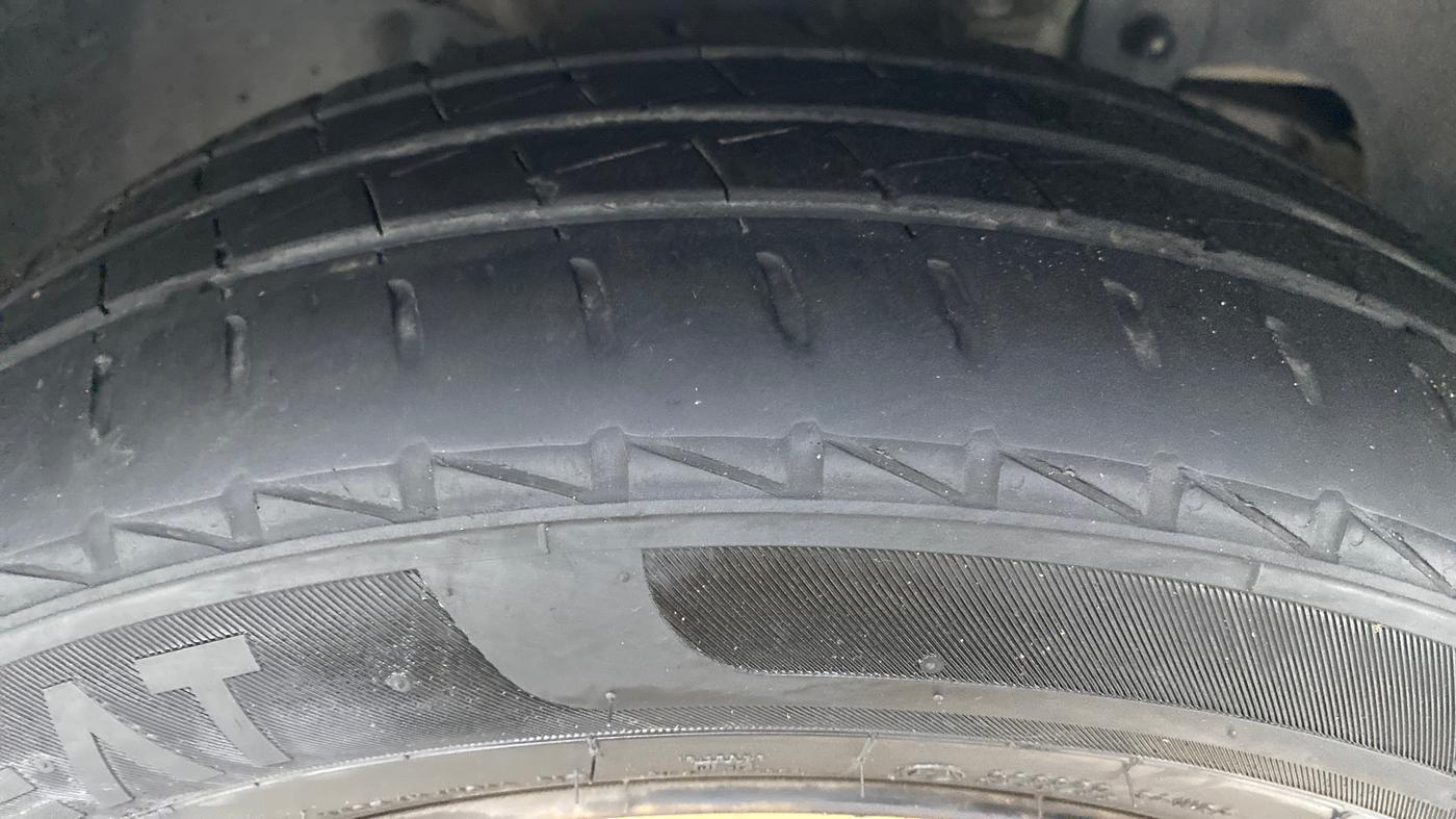 2017 Tata Tiago XT 1.2 REVOTRON, Petrol, Manual, 43,453 km, Right Front Tyre Tread