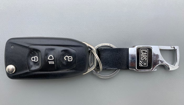 2017 Tata Tiago XT 1.2 REVOTRON, Petrol, Manual, 43,453 km, Key Close Up