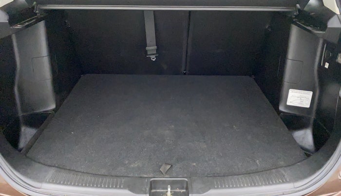 2016 Maruti S Cross ZETA 1.3, Diesel, Manual, 54,420 km, Boot Inside
