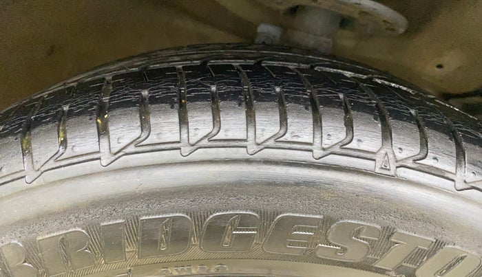 2016 Maruti Ciaz ZXI+ AT, Petrol, Automatic, 70,315 km, Right Front Tyre Tread