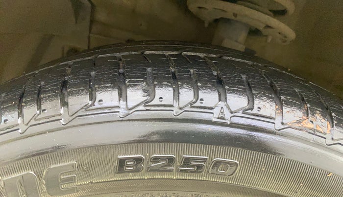 2016 Maruti Ciaz ZXI+ AT, Petrol, Automatic, 70,315 km, Left Front Tyre Tread