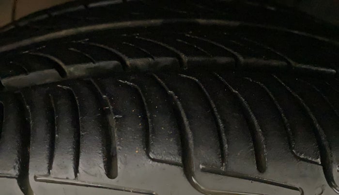 2016 Ford Figo Aspire TREND 1.2 PETROL, Petrol, Manual, 51,719 km, Left Front Tyre Tread