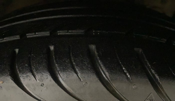 2016 Ford Figo Aspire TREND 1.2 PETROL, Petrol, Manual, 51,719 km, Right Front Tyre Tread