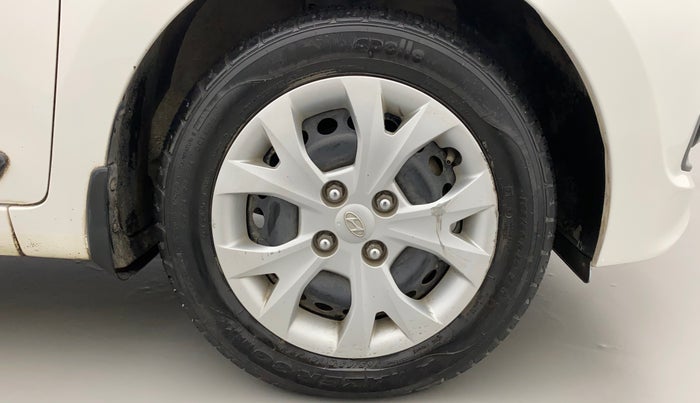 2015 Hyundai Grand i10 MAGNA 1.2 KAPPA VTVT, Petrol, Manual, 30,712 km, Right Front Wheel