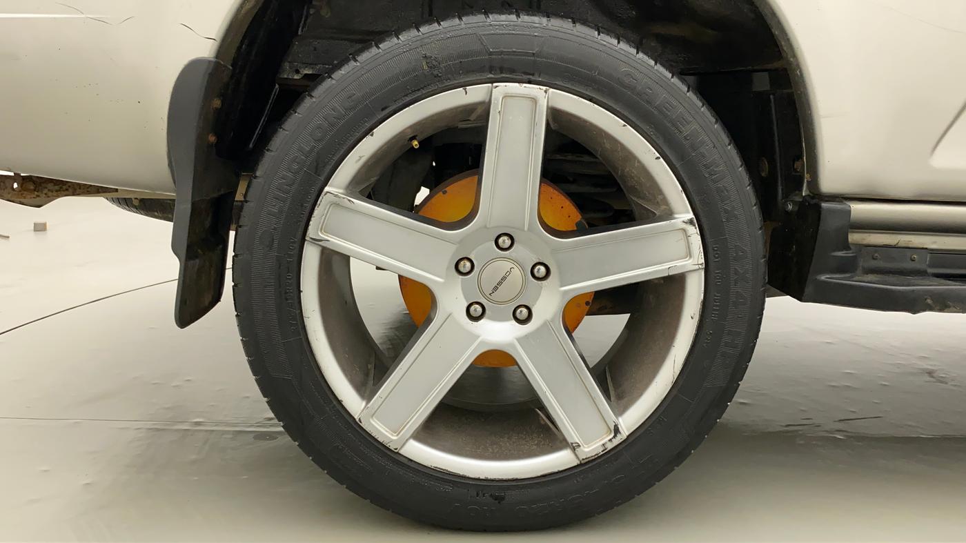 2015 Mahindra Scorpio S8, Diesel, Manual, 81,749 km, Right Rear Wheel