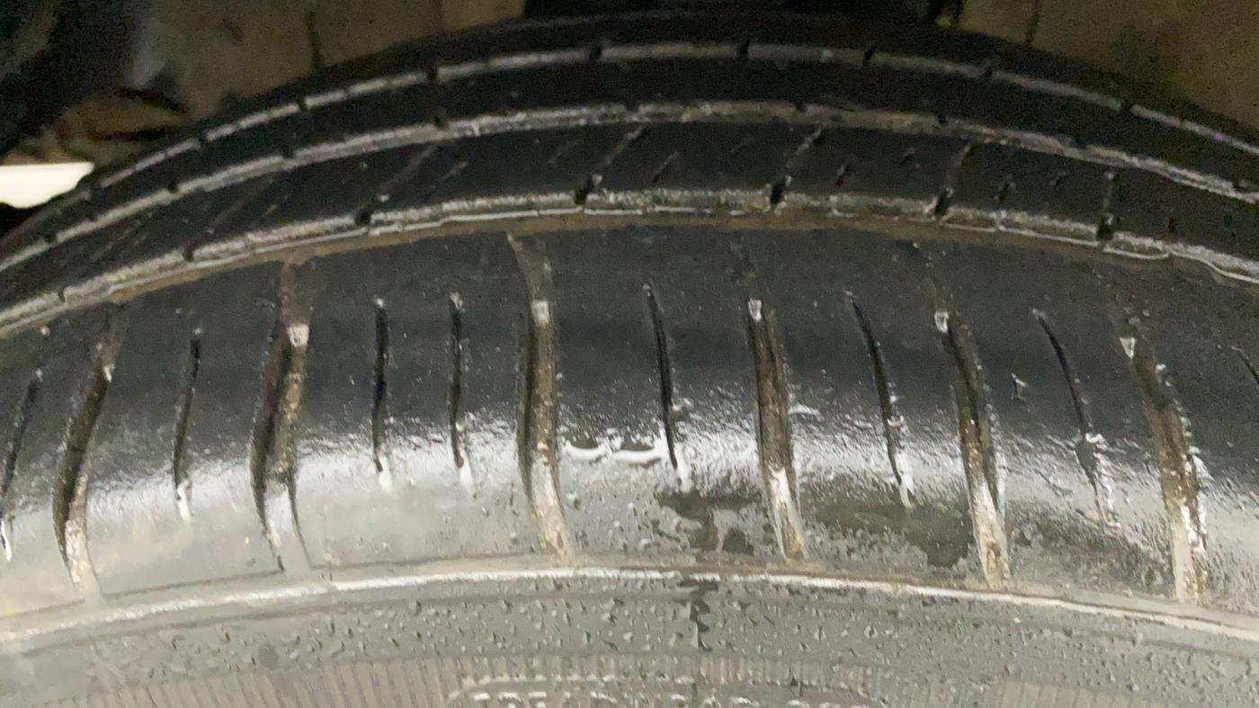 2015 Mahindra Scorpio S8, Diesel, Manual, 81,749 km, Right Front Tyre Tread