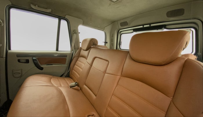 2015 Mahindra Scorpio S8, Diesel, Manual, 81,749 km, Right Side Rear Door Cabin