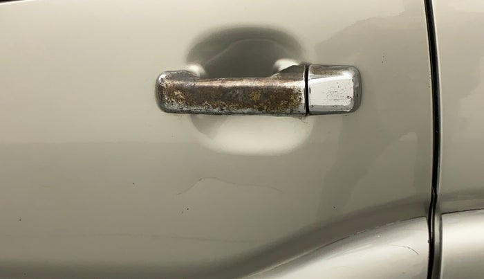 2015 Mahindra Scorpio S8, Diesel, Manual, 81,749 km, Rear left door - Chrome on handle has slight discoularation