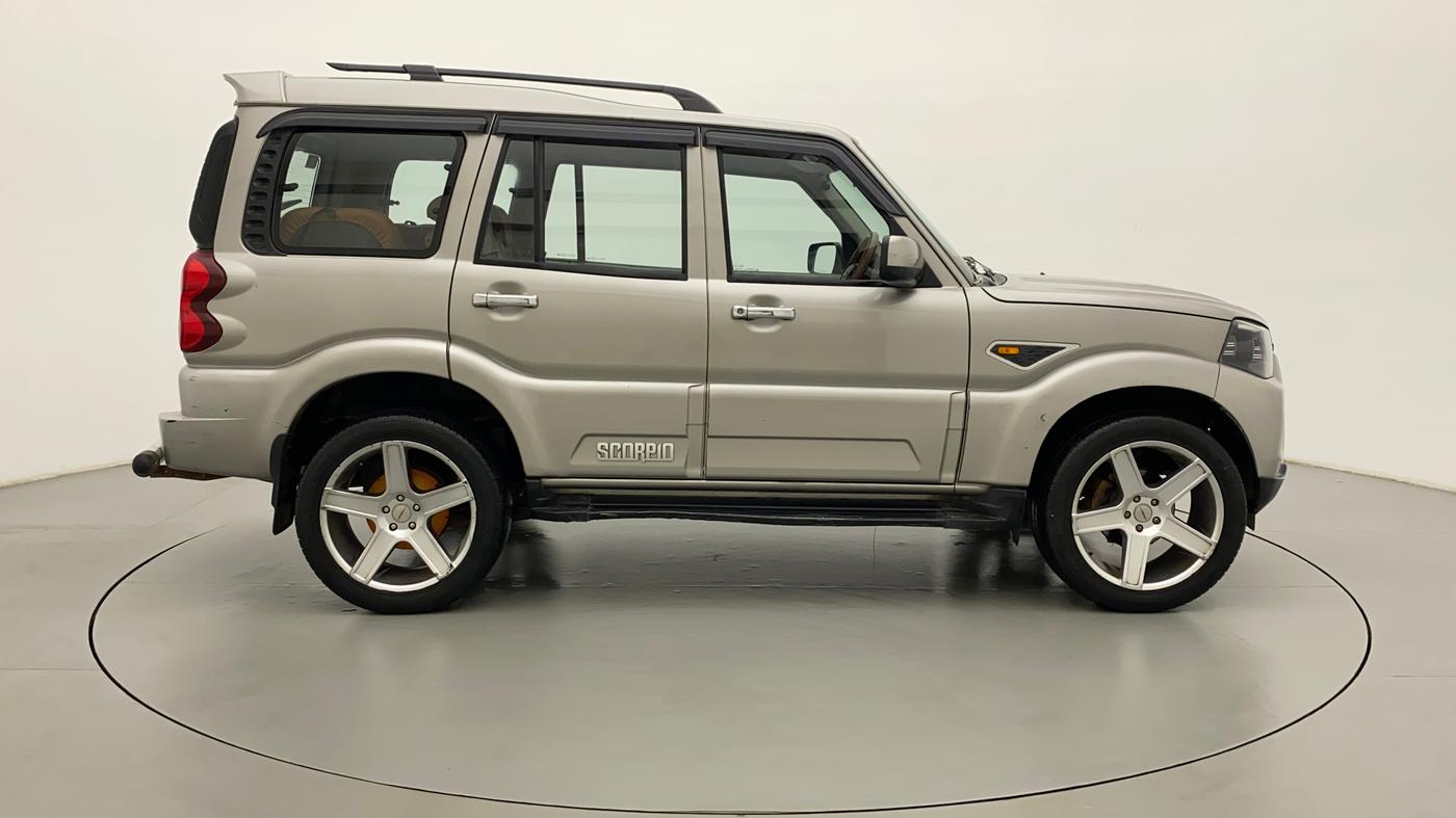 2015 Mahindra Scorpio S8, Diesel, Manual, 81,749 km, Right Side View
