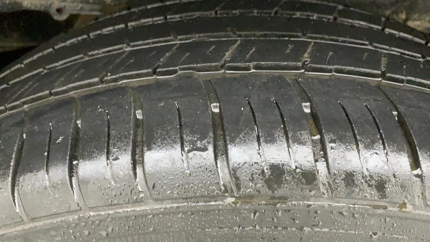 2015 Mahindra Scorpio S8, Diesel, Manual, 81,749 km, Right Rear Tyre Tread