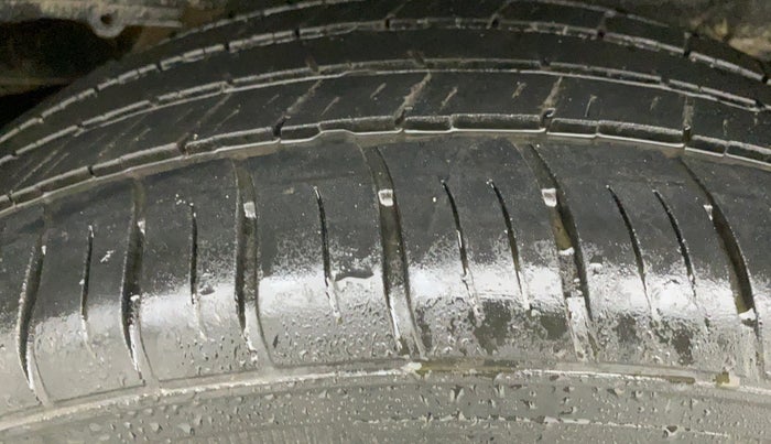 2015 Mahindra Scorpio S8, Diesel, Manual, 81,749 km, Right Rear Tyre Tread